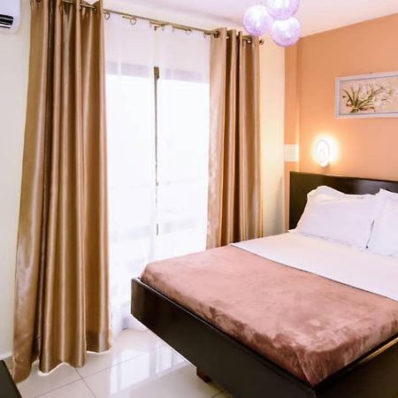 Serena Hotel Douala Esterno foto