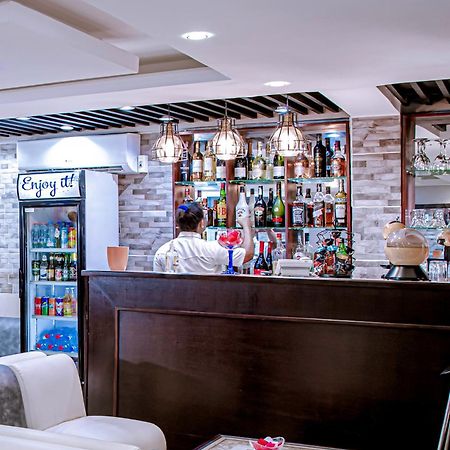 Serena Hotel Douala Esterno foto