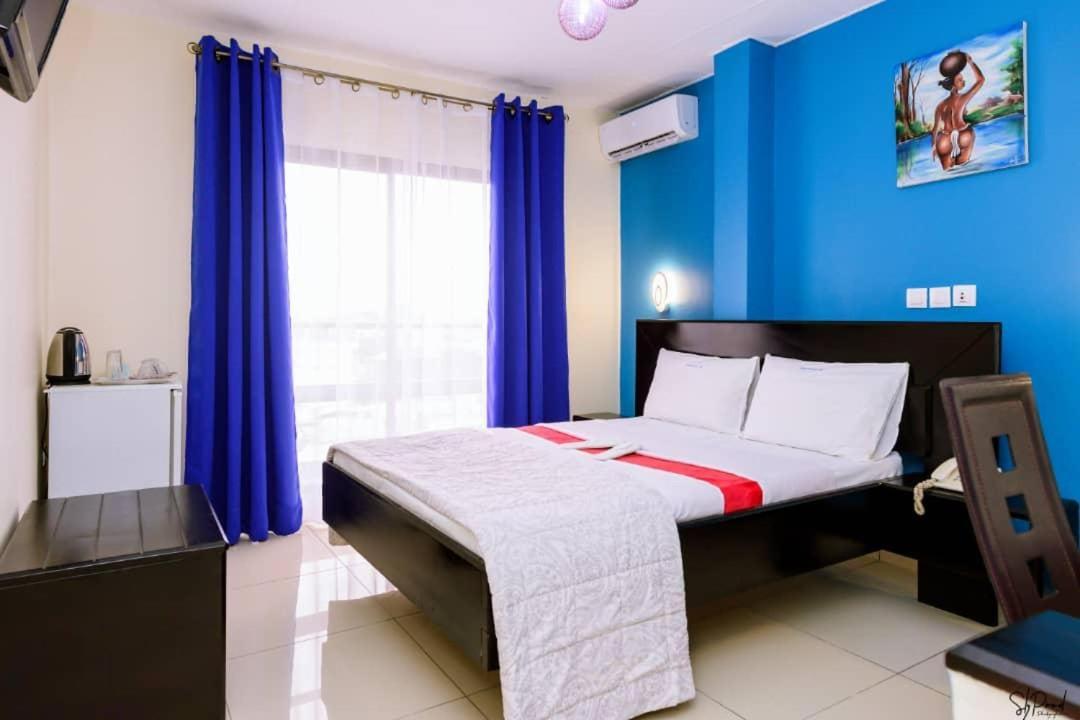 Serena Hotel Douala Esterno foto