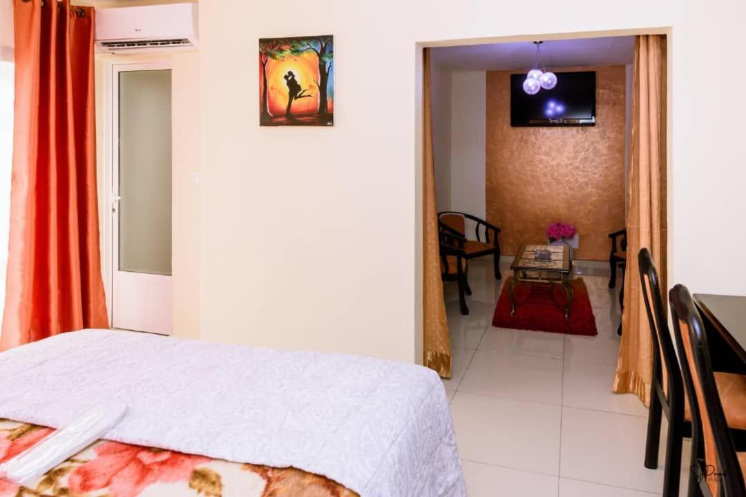 Serena Hotel Douala Esterno foto