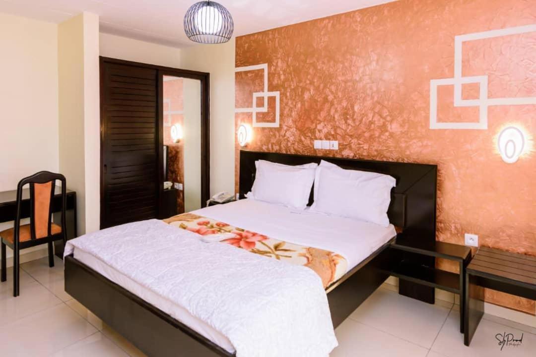 Serena Hotel Douala Esterno foto
