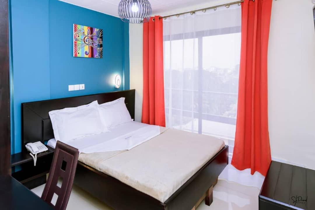 Serena Hotel Douala Esterno foto