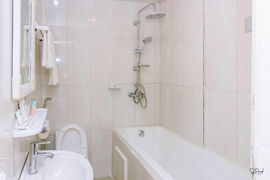 Serena Hotel Douala Esterno foto