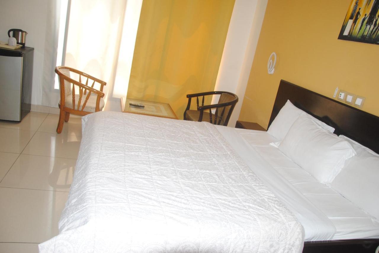 Serena Hotel Douala Esterno foto